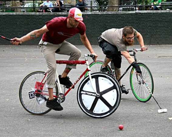 Bike Polo, práctica vistosa de los espacios públicos.