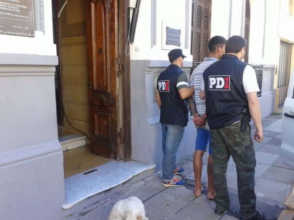 El prófugo fue sorprendido en la casa de su tía en, calle Chacabuco 1057 de San Nicolás y trasladado a la DDI.